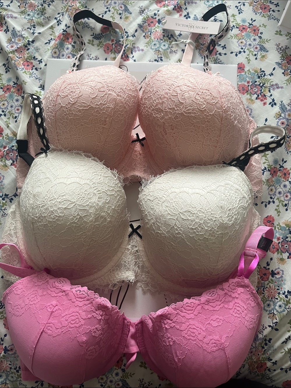 NWT Victoria’s Secret Lightly Lined Bra Size 38DD bundle of 3